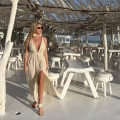 Arina, beżowa   sukienka maxi, długa sukienka na lato, elegancka sukienka z rozcięciem, sukienka z wiązaniem w pasie, sukienka na wieczór, sukienka bestseller,  , modna  , boho , lekka , zwiewna , pleciona , warkocze , głęboki dekolt , na urlop