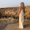 Boho Chic , sukienka , warkocze , opadające ramiona  , sukienka maxi , wiązana  , długa sukienka , zwiewna , muślin , letnia sukienka beżowa