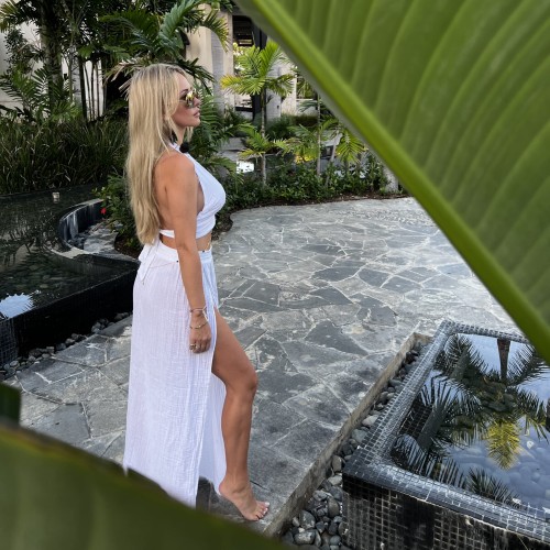 Komplet  . Wiązany top . Wysokie rozcięcie  , zwiewna , boho komplet set  . Maxi . Boho chic . Biały  , duży dekolt , spódnica wysokie rozcięcie .   . Modny letni komplet  . Na urlop .Na plażę . Hit lata . Sensual Czarny set . muślin . naturalny materiał