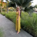 Sukienka długa , zwiewna , boho sukienka m. Maxi . Boho chic . Oliwkowa . Seledynowa , duży dekolt , wysokie rozcięcie . Gołe plecy . Modna letnia sukienka . Na ułóż . Na plażę . Hit lata