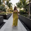 Sukienka długa , zwiewna , boho sukienka m. Maxi . Boho chic . Oliwkowa . Seledynowa , duży dekolt , wysokie rozcięcie . Gołe plecy . Modna letnia sukienka . Na ułóż . Na plażę . Hit lata