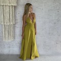 Sukienka długa , zwiewna , boho sukienka m. Maxi . Boho chic . Oliwkowa . Seledynowa , duży dekolt , wysokie rozcięcie . Gołe plecy . Modna letnia sukienka . Na ułóż . Na plażę . Hit lata . Sensual . Boho . Flavia
