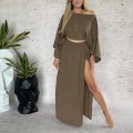 komplet Noa, boho styl, spódnica maxi, krótka bluzka, rozcięcie noga, zwiewna tkanina, letnia stylizacja, wakacyjny look, kobiecy fason, naturalne kolory, styl resort, moda premium, sensualny design, lekka forma, outfit lato