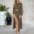komplet Noa, boho styl, spódnica maxi, krótka bluzka, rozcięcie noga, zwiewna tkanina, letnia stylizacja, wakacyjny look, kobiecy fason, naturalne kolory, styl resort, moda premium, sensualny design, lekka forma, outfit lato