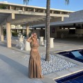 komplet Santi mocha mousse elegancki damski letni zwiewny stylowy boho naturalny lekki wakacyjny urlopowy subtelny kobiecy minimalistyczny luksusowy modny romantyczny delikatny neutralny ponadczasowy resort plażowy stylizacja podróżny sensualny casualowy