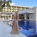 komplet Santi mocha mousse elegancki damski letni zwiewny stylowy boho naturalny lekki wakacyjny urlopowy subtelny kobiecy minimalistyczny luksusowy modny romantyczny delikatny neutralny ponadczasowy resort plażowy stylizacja podróżny sensualny casualowy